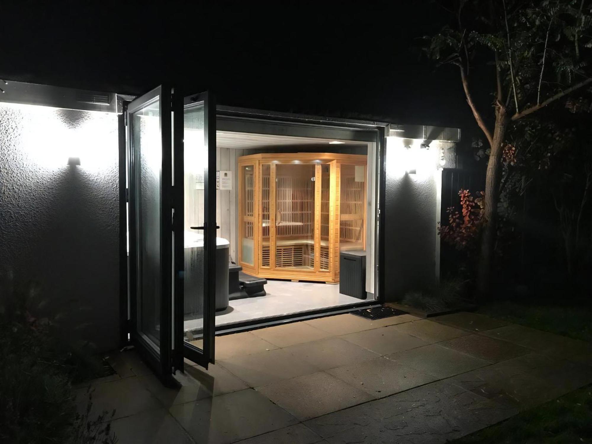 Stunning Cottage With A Private Hot Tub And Sauna In Norfolk Ref 99003Ac Lessingham Kültér fotó