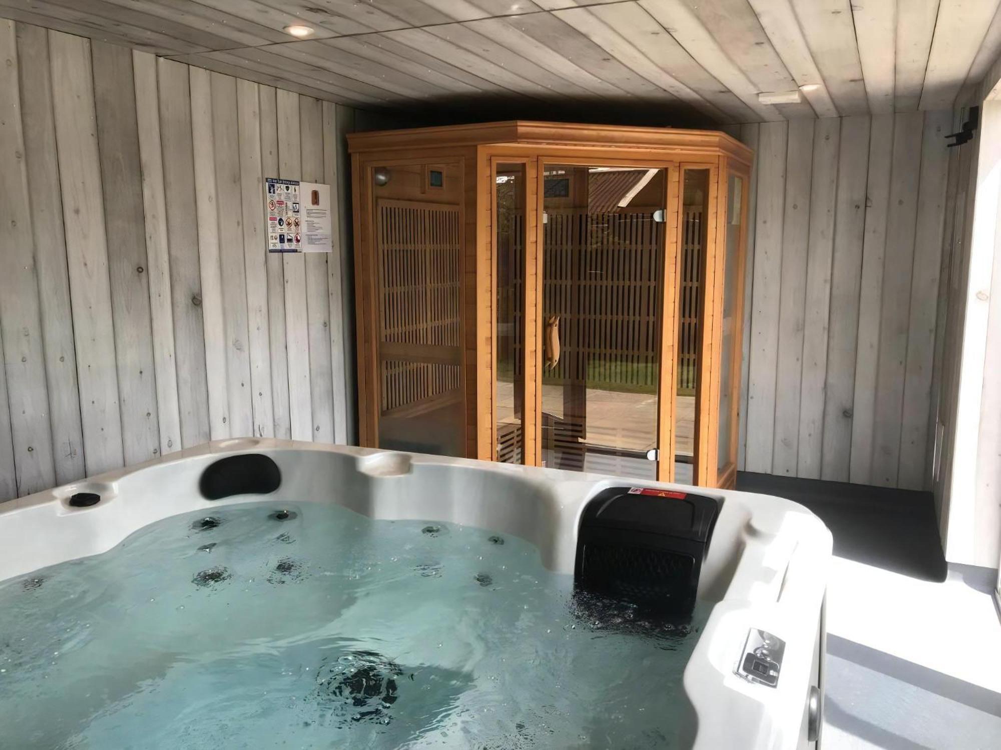 Stunning Cottage With A Private Hot Tub And Sauna In Norfolk Ref 99003Ac Lessingham Kültér fotó